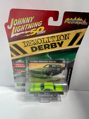 Johnny Lightninig Strada Freaks Demolition Derby 1977 Chevy 1/64 Damaged Card - Immagine 1 di 2