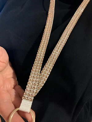 Cordón dorado rosa brillante glamour insignia llavero soporte de identificación para un RN, lavable Foto 1 de 4