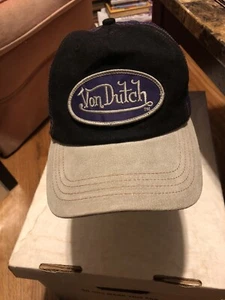 Von Dutch Truckermütze Unisex Erwachsene schwarz, graue Krempe lila Netz Logo Druckknopflasche - Bild 1 von 6