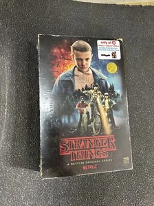 Stranger Things Season 1 4-disc DVD / Blu-Ray Collectors Edition Box Set Target - Imagen 1 de 2