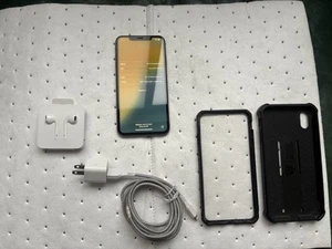 Apple iPhone XS MAX Black Unblocked 512GB - Picture 1 of 17