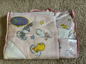 NEW Gerber BABY Looney Tunes Tweety Bird Bugs Hooded Towel & Wash Cloth Bath Set - Picture 1 of 7