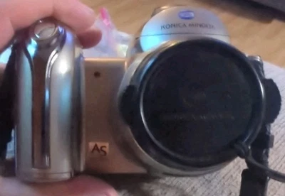 Konica Minolta DiMAGE Z6 Digital Camera 2.0" LCD Display 6.0 MP 12x Optical Zoom - Image 1 of 4