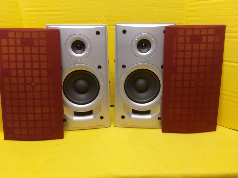 FISHER SLIM2000 AM/FM STERO CD PLAYER - DETACHABLE SPEAKERS -RED Tested - Image 1 of 4