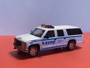 Greenlight 1:64 Custom NYPD 1996 GMC Suburban Police - Picture 1 of 4