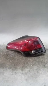 Used Left Tail Light Assembly fits: 2017 Toyota Rav4 quarter panel mounted w/o L - Picture 1 of 5