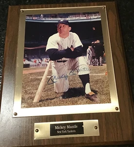 Mickey Mantle Vintage signed Foto auf Holz verblasst teils noch sehr schön  - Bild 1 von 4