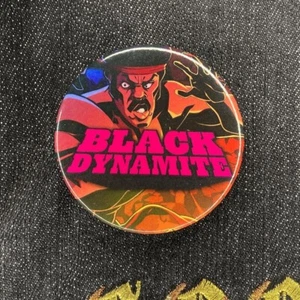 Handgefertigt Erwachsene Schwimmen schwarz Dynamite 2,25" Pinback Button Action Anime Cartoon - Bild 1 von 1