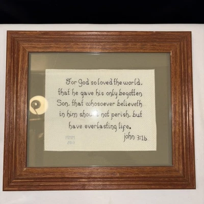 Cuadro punto de cruz enmarcado mate con cita inspiradora Juan 3:16 10x12 Foto 1 de 4