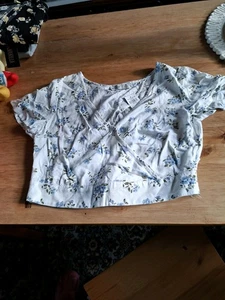BNWT HOLLISTER cropped cross over short sleeve v neck top Size M with open back - Picture 1 of 5