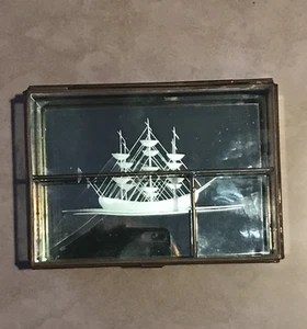 Scatola portagioie/gioielli con fondo specchiato bordo ottone vetro nave pirata inciso Messico - Foto 1 di 9