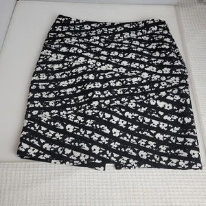 Gonna White House Black Market donna 4 fiori nera a strati a matita cottage WHBM - Foto 1 di 8