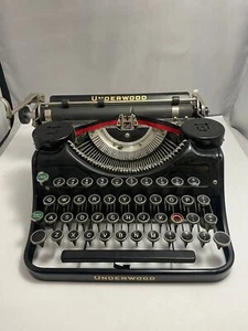 Antigua máquina de escribir estándar universal Underwood de 1920' - Imagen 1 de 10