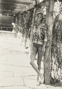 Hermosa foto de mujer joven bonita dama gal sonriente en ropa interior años 60 P19k20 - Imagen 1 de 21