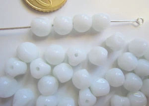 Perlas redondas triángulo cristal cerámico blanco 8 mm X 25 UNIDADES abalorios - Imagen 1 de 3