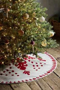 Anthropologie Hand-Embroidered Leafy Tree Skirt Fleur de Lis Christmas Red NEW - Picture 1 of 3