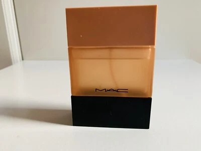 Perfume MAC Creme D'Nude Shadescents solo rociado unas pocas veces. Foto 1 de 3