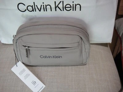 Nova com etiqueta Calvin Klein lisa bege médio bolsa cosmética. 100% autêntica! - Imagem 1 de 4