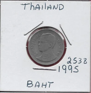 THAILAND 1 BAHT 2538-1995 XF PHRA KAEW TEMPLE,BANGKOK AND THE DENOMINATION TO TH - Picture 1 of 2