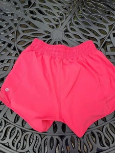 Lululemon Größe 4 Glasur Pink Hotty Hot hoch geschnitten gefüttert Shorts 4" EUC Athleisure - Bild 1 von 3
