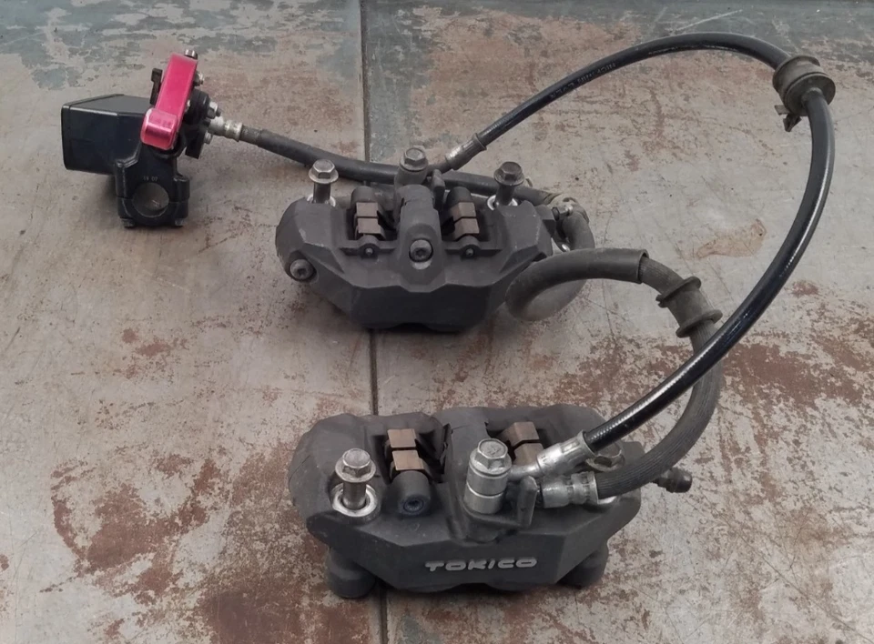 2012 08 - 18 Suzuki Hayabusa Front Brake Calipers / Master Cylinder #0863 S2 Foto 1 de 4