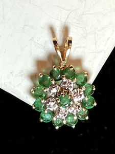 10K GOLD SMARAGD & DIAMANT ANHÄNGER CHARM SIGNIERT THL 1,3 GRS NATÜRLICHER EDELSTEIN - Bild 1 von 7