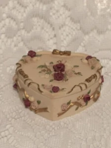 Dezine Shabby Rose Heart Shaped Trinket Box Jewelry Earrings Hand Painted tblak1 - Picture 1 of 12
