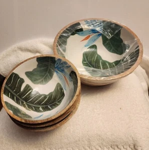 Salad Bowl WithThree Wooden Serving Bowls With Enamel Finish Design Inside New - Picture 1 of 10