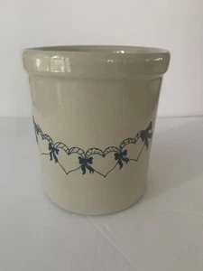 Vintage RRP Co Roseville Ohio USA Pottery Crock Beige w/ Hearts & Bows 1 qt -C59 - Picture 1 of 11