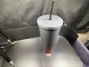 Vaso de viaje Strata Cup 20 oz negro mate con tapa y pajita IN7277T - Imagen 1 de 8