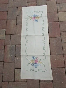 Vintage Embroidered Table Runner Dresser Scarf 48474 - Picture 1 of 5