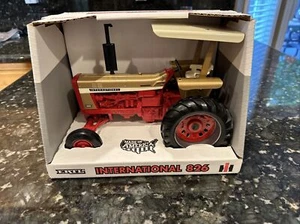 1/16 Ertl International 826 Gold Demonstrator NIB - Picture 1 of 5
