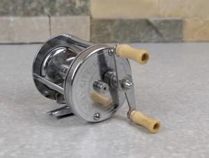 VINTAGE OCEAN CITY 1610 BAIT CASTING FISHING REEL USA - Picture 1 of 7