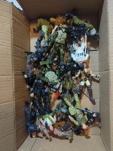 Lot - Toys R Us - True Heroes Sentinel 1 Figurines - Picture 1 of 1