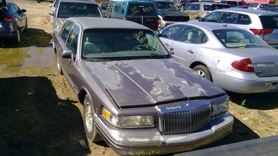 (LOCAL PICKUP ONLY) Driver Left Quarter Glass Executive Fits 94-96 LINCOLN & TOW - Imagem 1 de 4