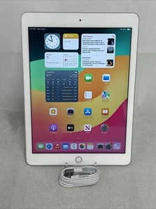 Apple iPad (6th Generation) 32GB, Wi-Fi, 9.7in - Silver - Afbeelding 1 van 13