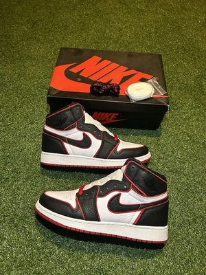 Nike Air Jordan 1 Retro High OG Bloodline 575441-061 GS taglia 6,5 anni donna 8 - Immagine 1 di 4