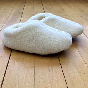 Victoria's Secret PINK Sherpa Cozy Slipper Booties Size M 7-8 Color Creamer NEW - Picture 1 of 7
