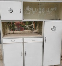 credenza cucina usata anni 50, colore avorio. Da restaurare 