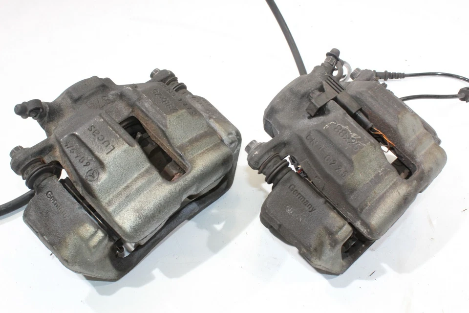 Mercedes-Benz C240 2003 par de pinzas de freno delanteras izquierda y derecha montaje L0938 Foto 1 de 4