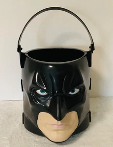 DC Comics IL CAVALIERE OSCURO BATMAN DOLCETTO O SCHERZETTO Secchio - Foto 1 di 5