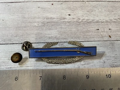 ОРИГИНАЛЬНЫЙ АМЕРИКАНСКИЙ РЕДКИЙ ЗНАЧОК ПЕХОТЫ ВРЕМЕН ВТОРОЙ МИРОВОЙ ВОЙНЫ ИЗ ДВУХ ЧАСТЕЙ В КОРОБКЕ - СТЕРЛИНГОВЫЙ - Изображение 1 из 3