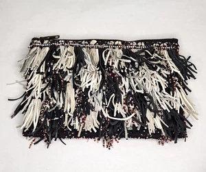 Bolso sin asas Anthropologie B & W con flecos cremallera cuero y cuentas semilla forro satinado 6"x8" - Imagen 1 de 9