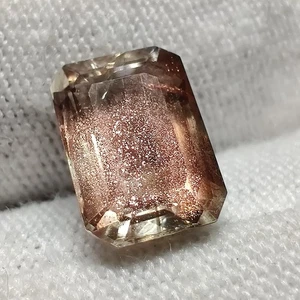 Piedra preciosa brillante con forma de esmeralda de labradorita andesina brillo rosa natural 2,4 quilates - Imagen 1 de 6