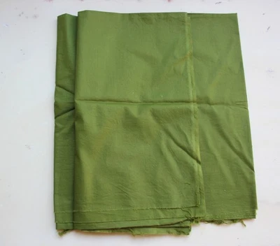 Coupon de tissu en coton vert. 145 x 133 cm - Photo 1/3