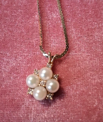 14K Yellow Gold Pearls w/Diamond Accents pendant necklace- 5.1 Grams Beautiful - Image 1 of 4