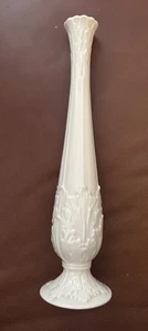 Vaso Lenox bocciolo fiorentino motivo foglia rialzata alto 11". Ottime condizioni - Foto 1 di 6