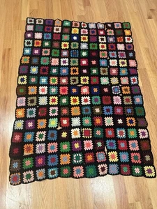 Coperta all'uncinetto Granny Square nera multicolore rosa afgana 58" x 42" - Foto 1 di 13