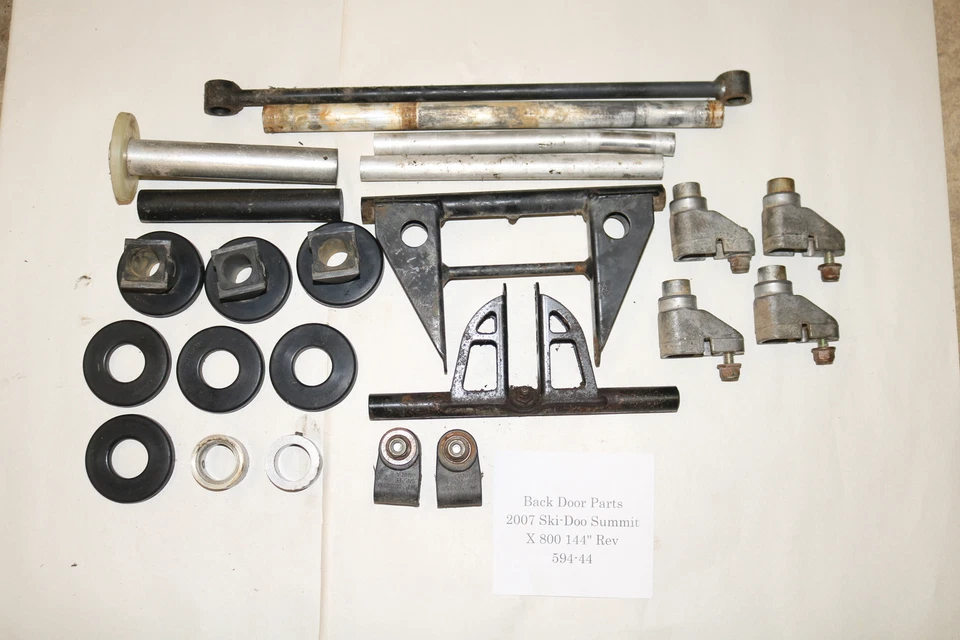 Ski-doo Summit X 800 800r 2007 rev 144" suspensión trasera eje montaje rueda loca Foto 1 de 4