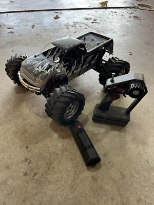 Traxxas Tmaxx 2.5 Monster Truck - Image 1 of 4